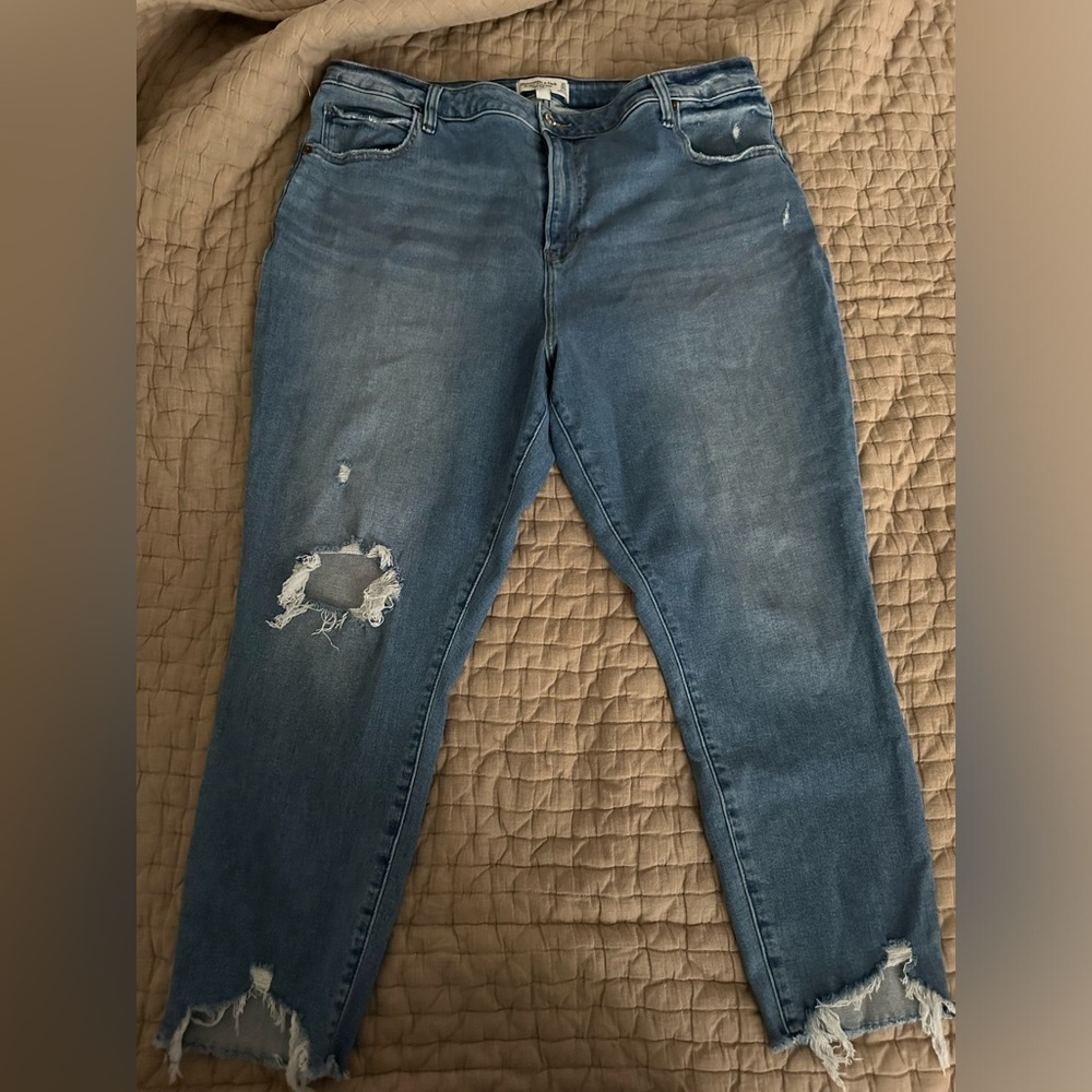 Women’s Abercrombie Curve Love high rise ankle skinny jeans. Size 35s/20s